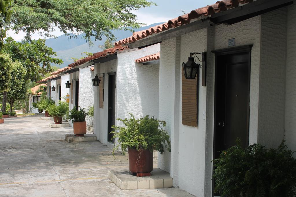 Hotel San Juan Internacional Хирон Экстерьер фото